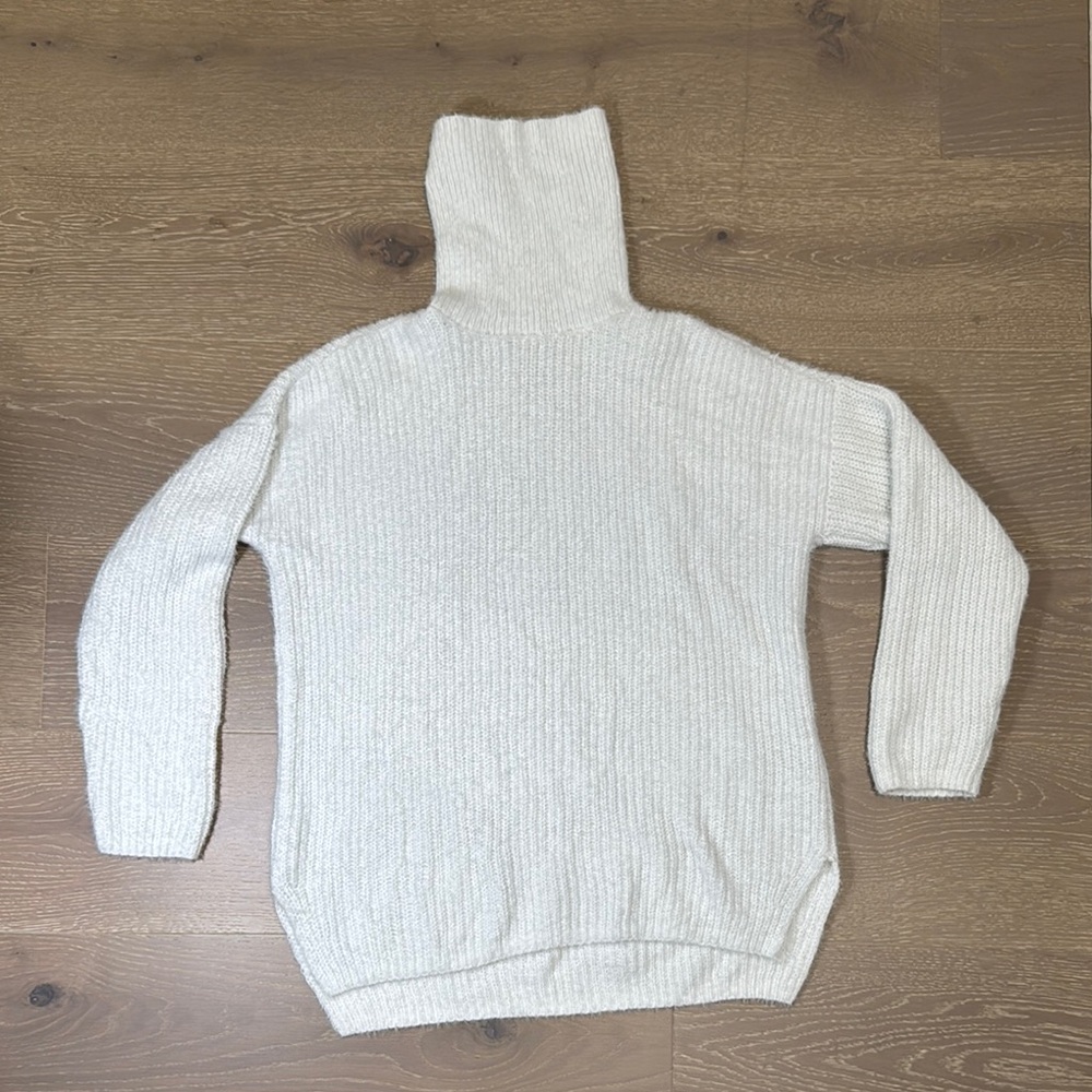 Abercrombie &Fitch Cozy Cream Turtleneck Sweater